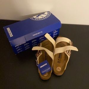 Size 7.5 Birkenstock’s pearl white